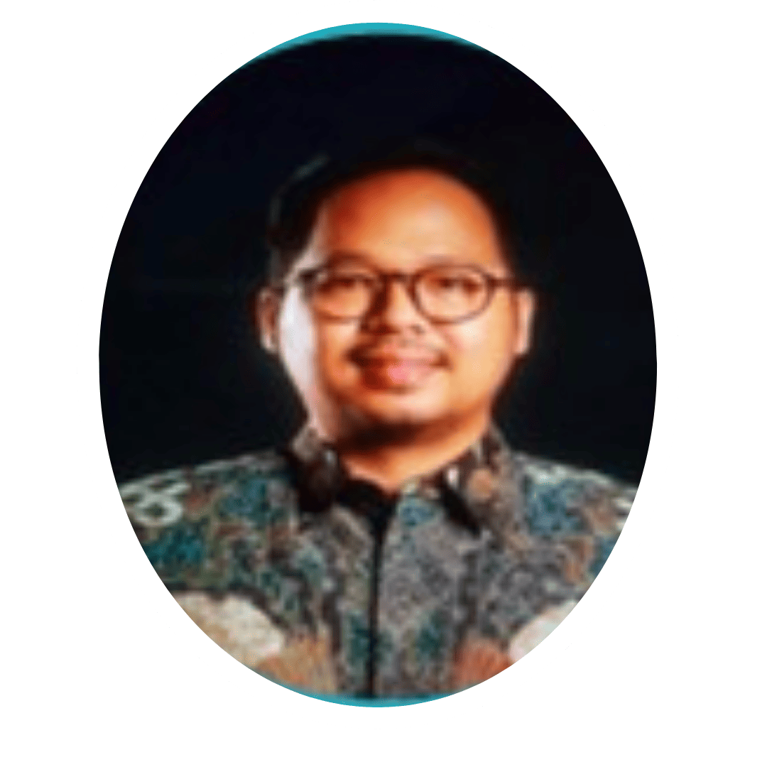 Arif Purwadana berbicara di depan mikrofon